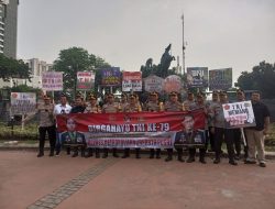 Di Hari HUT TNI Ke-79 Polisi Orasi di Patung Kuda