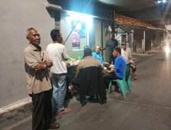 Bhabinkamtibmas Kelurahan Karang Anyar Gelar Patroli Malam dan Penyuluhan Keamanan di Satkamling RW. 03