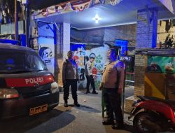 Patroli Dini Hari Di Pemukiman Padat