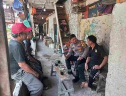 Patroli Dialogis Minggu Hari Bhabinkamtibmas Kebon Kacang Sambangi Tokoh Masyarakat RW 09
