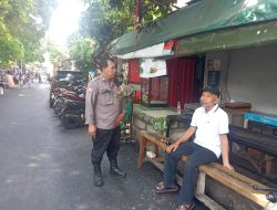 Bhabinkamtibmas Kelurahan Harapan Mulia melaksanakan kegiatan Sambang dan Patroli Dialogis