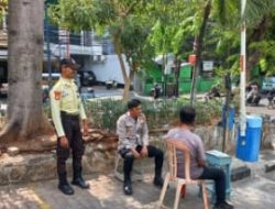 Patroli Wilayah dan Sambang Kapolsubsektor Kayu Awet Berikan Imbauan Petugas Security.