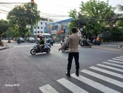 Kapolsubsektor Kayu Awet, Laksanakan Pengaturan Lalu Lintas Pagi Hari