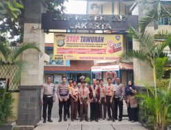 Polsek Kembangan: Spanduk dan Videotron Jadi Sarana Edukasi Cegah Tawuran Antar Pelajar