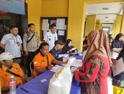 Bhabinkamtibmas Kelurahan Gunung Sahari Utara Pastikan Penyaluran Cadangan Beras Tepat Sasaran