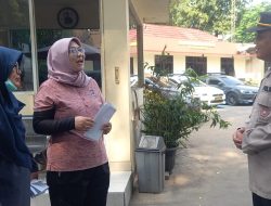 Kanit Binmas Memberikan Imbauan Kepada Guru SMP N 8 Jakarta Dalam Rangka Edukasi Anti Tawuran Pelajar
