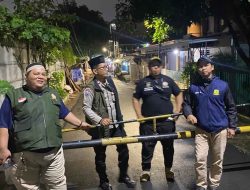 Bhabinkamtibmas Karet Tengsin Patroli Dialogis Dini Hari Bersama Pokdarkamtibmas Kunjungi Poskamling RT 13/02