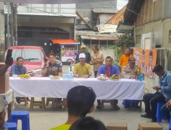 Sambutan Bhabinkamtibmas Kartini dalam Peremajaan Ketua RT 014