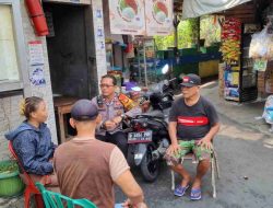 Patroli Dialogis Minggu Hari, Bhabinkamtibmas Karet Tengsin Sambangi Petugas Keamanan RW 07