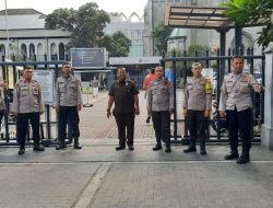 Pengamanan Ibadah di Gereja Katedral Sawah Besar