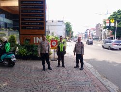 Patroli Polsek Metro Gambir melaksanakan antisipasi gangguan Kamtibmas di Jl. KH Hasyim Ashari Petojo Utara