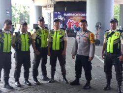 Guna kenyamanan para pengguna jasa KAI, Anggota Polsubsektor Monas timur melaksanakan patroli dialogis di sekitar Stasiun Besar Gambir