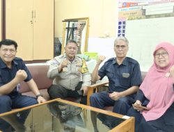 Bhabinkamtibmas Karang Anyar Tanamkan Semangat Cinta Tanah Air Kepada Pelajar Melalui Deklarasi Anti Tawuran