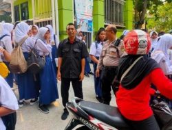 Panit Sabhara Polsek Cempaka Putih  Patroli Ke Sekolah Cegah Tawuran Pelajar