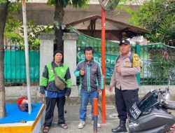 Bhabinkamtibmas Gondangdia Patroli Dialogis Kepada Ojek Online Di Wilayah Gondangdia