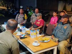 Ngopi Kamtibmas Bersama Warga Pos Kamling Rt. 004/02 Menjelang Pilkada Serentak DKI Jakarta dan Antisipasi Tawuran Warga