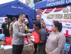 Peduli Korban Kebakaran Kalianyar, Polres Metro Jakbar Berikan Bantuan dan Buka Posko Layanan Dokumen