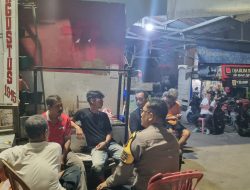 Ciptakan Kamtibmas Bhabinkamtibmas Karet Tengsin Kunjungi Warganya Malam Hari Di RT 03/07