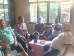Sambang Ke Pos RW, Bhabinkamtibmas Johar Baru Cooling System Kamtibmas Menjelang Pilkada Dengan Staf RW dan Ketua RT