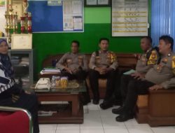 Binmas Polsek Metro Menteng Silaturahmi Kepala Sekolah SMP 18 Jakarta Dalam Rangka Penyuluhan dan Deklarasi Anti Tawuran