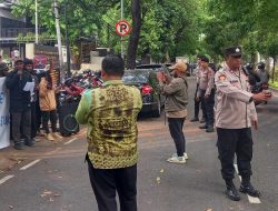 Pelayanan Kapolsubsektor Latuharary Dalam Mengamankan Aksi Penyampaian Pendapat Serta Kelancaran Arus Lalulintas
