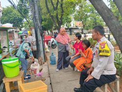 Bhabinkamtibmas Cideng sambangi pedagang di Jl. Kotabaru