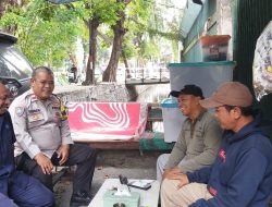 Bhabinkamtibmas Petojo Selatan melaksanakan cooling system di Jl. Kesehatan