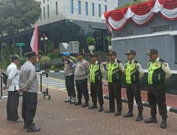 Kapolsubsektor Mangga Dua Selatan Pimpin Apel Pengamanan Unjuk Rasa