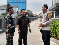 Patroli Dialogis Bersama Bhabinkamtibmas Dan Babinsa Kebon Melati Sambangi Gedung UOB
