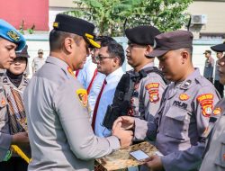 Atas Dedikasi dan Prestasi, Kapolres Metro Jakarta Barat Beri Penghargaan kepada 62 Personel