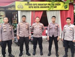 Pengamanan Di KPU Kota Jakarta Pusat Menjaga Pilkada DKI Jakarta Aman Dan Damai