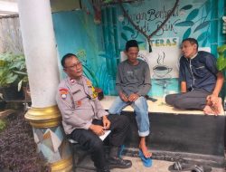Sampaikan Pilkada Damai Bhabinkamtibmas Johar Baru Patroli Dialogis Pagi Hari Sambang Warga Jalan Patung RW 04