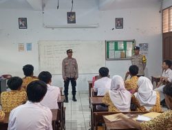 Polsek Metro Gambir Gelar Penyuluhan dan Deklarasi Gerakan Anti Tawuran di SMK Yippi Siang