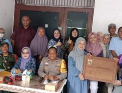 Sinergitas TNI – Polri Babinsa Bersama Bhabinkamribmas Hadiri Peremajaan Ketua Rt