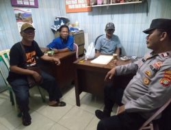 Sambang Pos RW, Kapolsubsektor Galur Ajak Ketua RW dan Warga Amankan Wilayah Jelang Pilkada