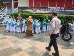 Kunjungan Murid Tk Islam Harapan Indah Ke Polsubsektor Thamrin Untuk Polri Sahabat Anak – Anak