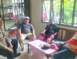 Bhabinkamtibmas kelurahan Johar Baru Melakukan Sambang Tokoh Masyarakat Di Pos Sekretariat RW 01