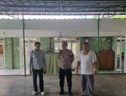 Menjelang Pilkada Bhabinkamtibmas Karet Tengsin Bersama Ketua RW 09 Pengecekan Lokasi TPS 30