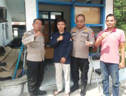 Polisi perketat pengamanan saat perakitan dan pengesetan kotak suara di Gudang Logistik KPU Jakarta Timur