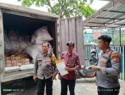 POLRI Melalui Polsek Kemayoran melakukan Pengamanan Pendistribusian Kelengkapan Alat Pemilukada DKI Jakarta