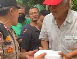 Dalam Rangka Jumat Berkah Polsek Menteng Membagikan Makanan Siap Saji Melalui Bhabinkamtibmas Cikini