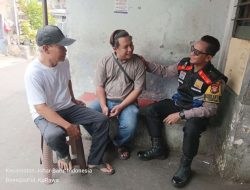 Patroli Pemukiman Bhabinkamtibmas Kampung Rawa Bangun Komunikasi dan Silaturahmi Jaga Kondusifitas Kamtibmas Wilayah Jelang Pilkada