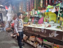 Bhabinkamtibmas Karet Tengsin Monitoring Distribusi Ketahanan Pangan Pasar Kalimati