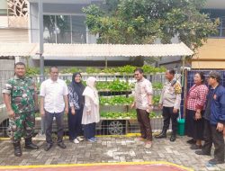 Bhabinkamtibmas Pasar Baru dan Tiga Pilar Pantau Ketahanan Pangan di RPTRA Jaya Molek