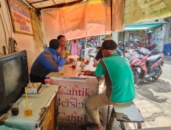 Bhabinkamtibmas Kelurahan Kemayoran Melaksanakan Kegiatan Patroli Dan Sambang Dialogis