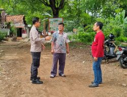 Bhabinkamtibmas Karet Tengsin Sampaikan Imbauan Kamtibmas Kepada Ketua RT 03/05 Jelang Pilkada