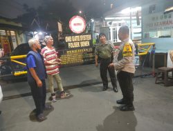 Sambang Pos Kamling RW. 05 Senen, Bhabinkamtibmas Berikan Imbauan Kamtibmas Kepada Awak Kamling