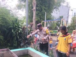 Patroli Lingkungan Bhabinkamtibmas Johar Baru: Monitoring Ketahanan Pangan Melalui Budidaya Ikan Air Tawar