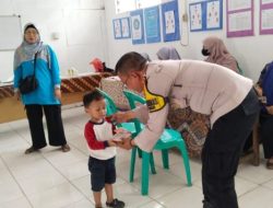 Bhabinkamtibmas Cempaka Putih Timur Hadir Di Kegiatan Posyandu Balita