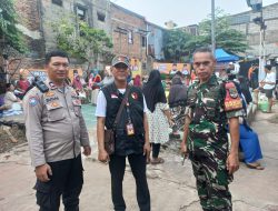 Bhabinkamtibmas Dan Babinsa Kebon Kacang Monitoring Kampanye Tatap Muka Warga Mas Pram – Bang Doel Oleh Tim Sukses Di RW 03